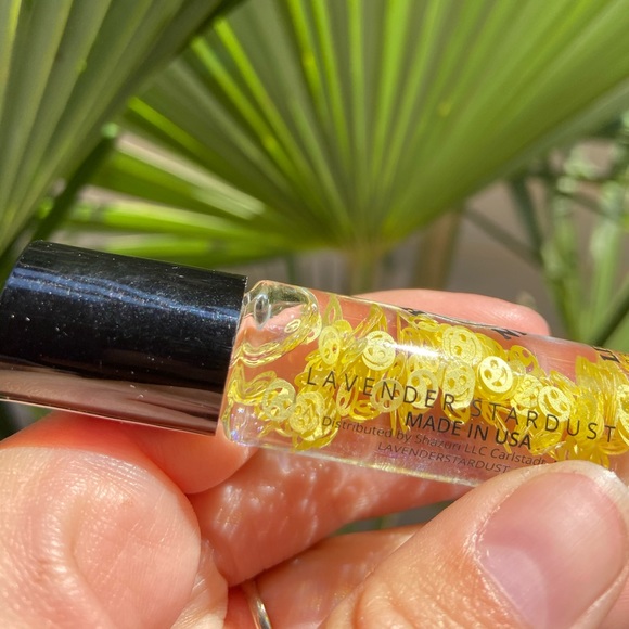 Y2K have a nice day 90’s roll on lip gloss makeup - Picture 6 of 11